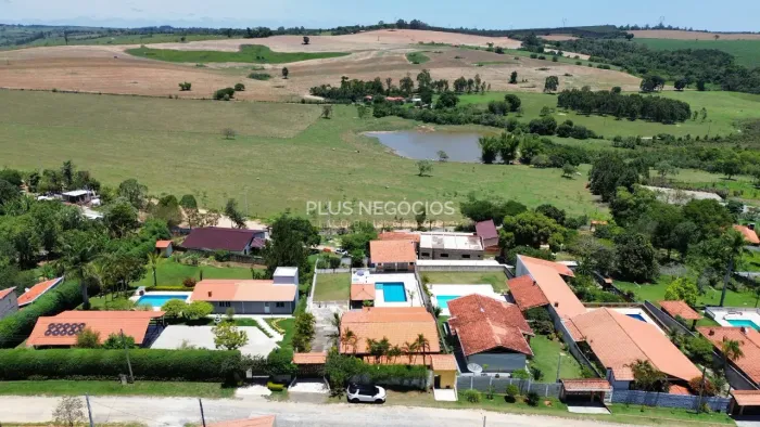 Chácara à venda no município de Sarapui, 1.000 mts² de terreno, 3 dormitorios, sendo 1 sui