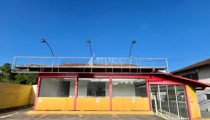 Amplo terreno (CASA) para Locação na Rua General Osório - Blumenau/SC