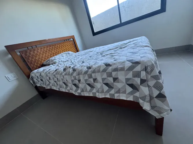 Cama Quen com colchão