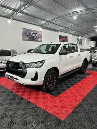 Toyota Hilux CD 4X4 2.8 Diesel Mec. 2023