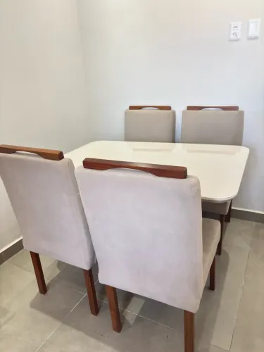 Mesa 4 cadeiras