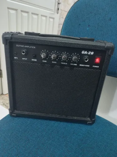 Amplificador + Pedais Dist. e Chorus