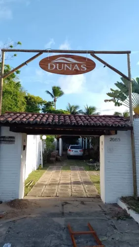 Placas entalhadas artesanalmente em muiracatiara