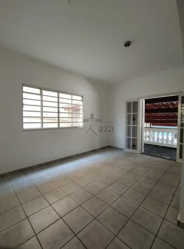 Oportunidade - Casa Comercial - Jardim América - Jacareí - 4 Dormitórios - 220m².