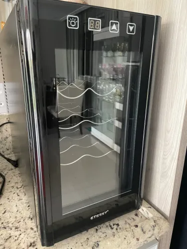 Adega de vinho climatizada 