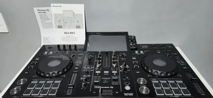 CONTROLADORA PIONNER XDJ RX3