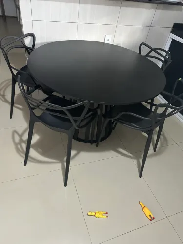 Mesa de Jantar Redonda com 4 Cadeiras - Design Moderno