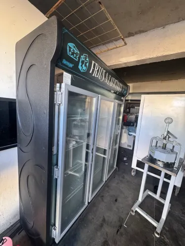 Auto serviço 3 portas Termisa semi-novo