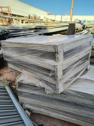 Pallet de Aço Para Frente de Loja e Empilhamento 