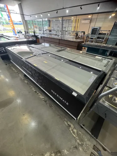 Ilha de congelados 3,00m bate carrinho em alumínio led e vidro semi curvo 