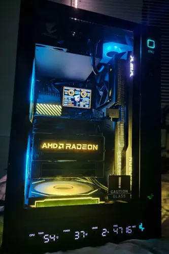 Ryzen 7800X3D + RX 9060 XT 16GB