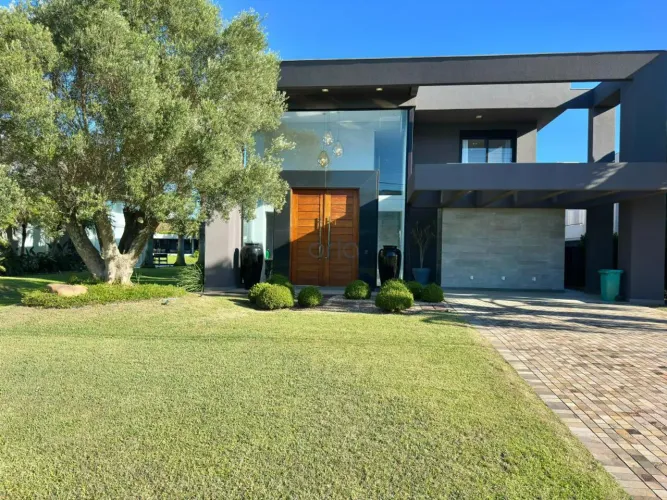 Casa beira lago mobiliada com 5 suítes e piscina no Condomínio Enseada, Xangri-Lá REF: SO0