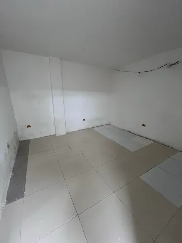 Sala Comercial no Coração do Espinheiro ? Energia, Água e Internet Inclusas