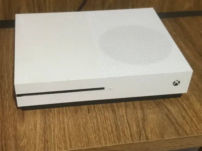 Xbox one s 1 TB semi novo
