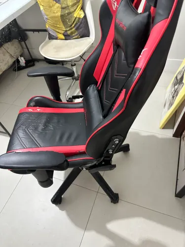 Cadeira gamer DXRacer quebrada - DOAÇÃO