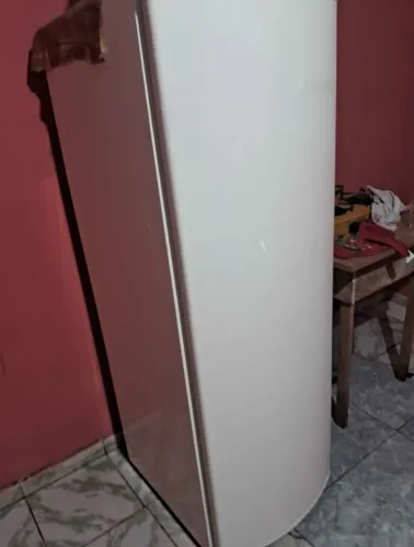 GELADEIRA GELANDO MUITO