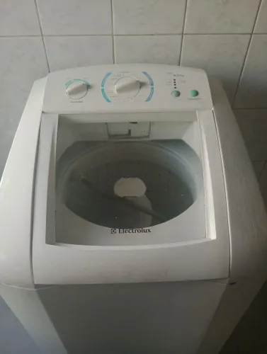 Vendo com urgência máquina de lavar 9kg