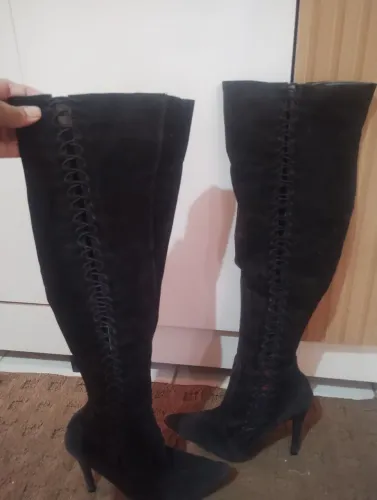 Vendo essa Bota preta cano longo