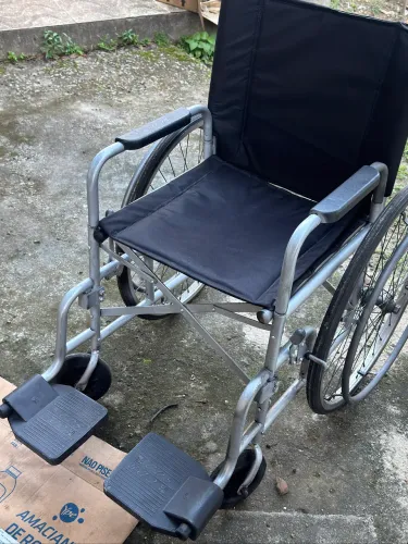 Cadeira de rodas nova, sem uso