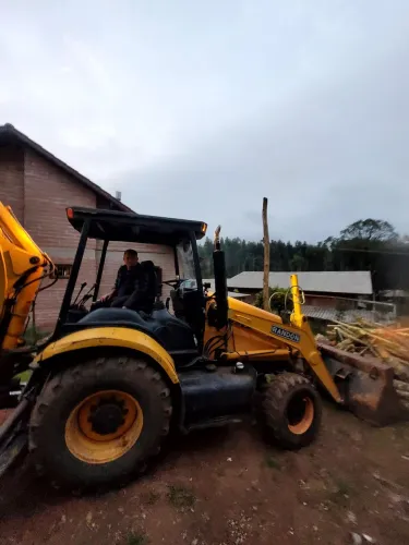 RETRO ESCAVADEIRA RANDON 2013 MENOS DE 9MIL HORAS TRABALHADAS