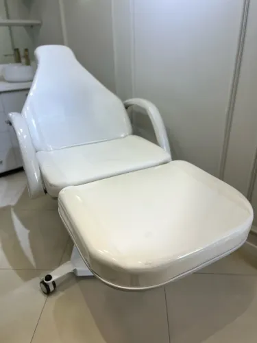 Maca poltrona estética reclinável profissional- cor pérola- manual