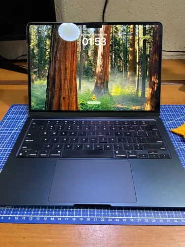 Macbook Air M2 13.6" (8GB/256GB) - Bateria 90% Impecável - Completo (Cabo/Carregador)