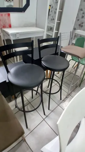 Banquetas altas, elegantes e lindas