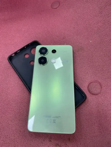 Vendo um celular xaomi 13 pouco tempo de uso 