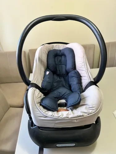 Bebê conforto máxi-cosi pra levar logo