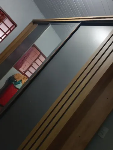 Guarda Roupa Casal 3 Portas Sendo Uma Espelhada