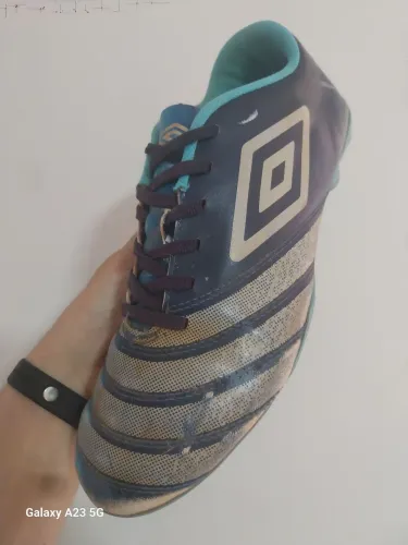 Chuteira umbro 41