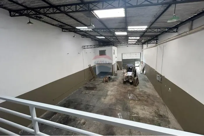 Galpão ZUP-1 Industrial 260m² com Pé-Direito Alto Capuava, Mauá/SP