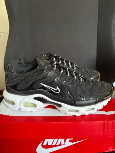 Tenis Air Max TN Preto/Branco