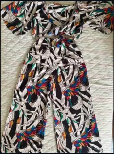 Conjunto de cropped e calça