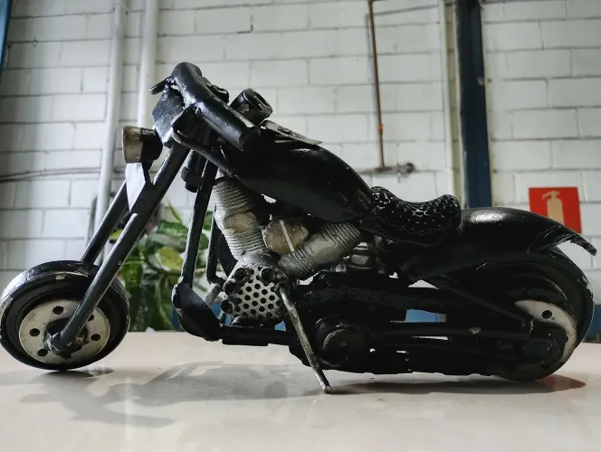 Miniatura Harley Davidson toda de ferro feito a mão 