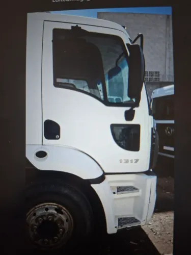 : Ford Cargo 1317 CN (Panda) 2012 no Chassi - Baixa Rodagem / Doc Mecânica Operacional