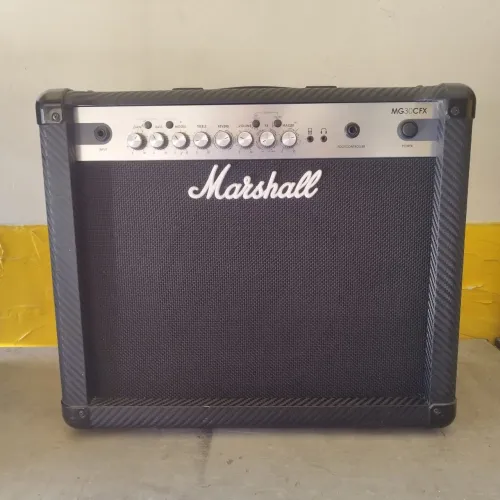 Amplificador de guitarra Marshall mg30cfx em estado de novo