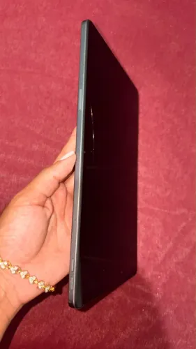 Vende se tablet Lenovo m11