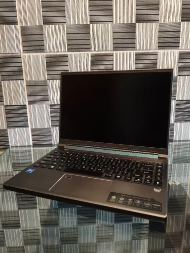Acer Predator Triton 300 SE (Retirada de peças ou quem quiser arrumar)