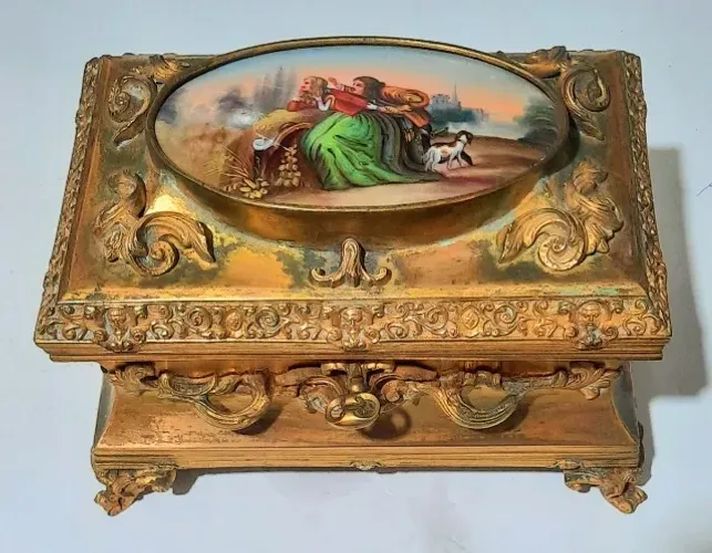 Caixa de Joias Antiga em Bronze Dourado Ormolu com Placa de Porcelana Pintada