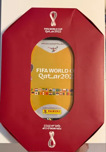 Kit Estádio Álbum Capa Dura Dourado Copa 2022 Com Figurinhas Soltas Para Colar