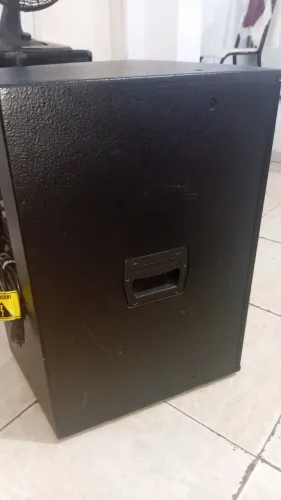 Troco caixa de som da attack e da antera + mesa de som da wattsom ciclotron 24 canais