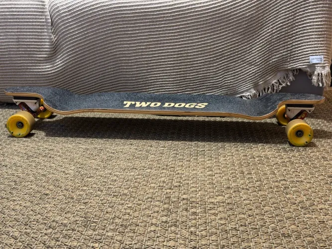 Longboard Two Dogs ? Paris 180 mm, Orangatang, rolamento novo