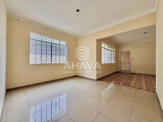 Casa com 260m², 3 Quartos, 1 Suíte e 5 Vagas para Aluguel em Venda Nova