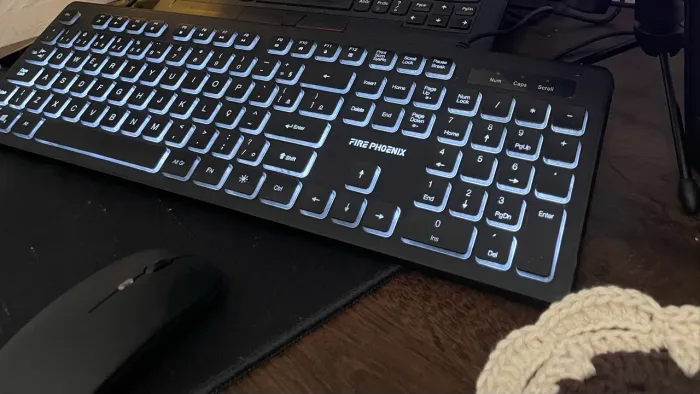 Teclado iluminado gamer