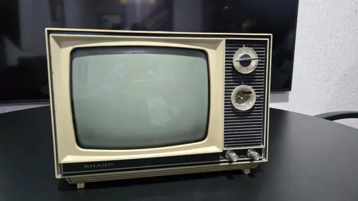 TV antiga (Artigo para decoração) vendo ou troco