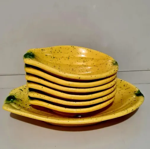 06 Pratinhos de Sobremesa + 01 Travessa Grande, ambas em forma de fruta mamão