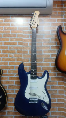 Guitarra strato hurricane