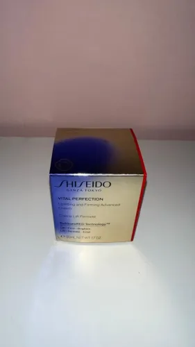 Shiseido Vital Perfection - Creme Redutor de Linhas para Área dos Olhos 50 ml