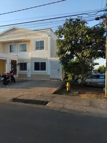 CASA DE ESQUINA NA MELHOR QUADRA DO MANGUEIRAL QD 8 REFORMADA DESOCUPADA !!!